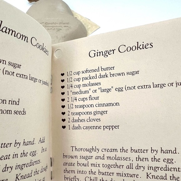 Sassafras Superstone Christmas Bear Gingerbread Cookie Mold And Recipe Booklet - Picture 6 of 6